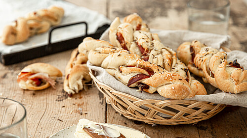 Speckstangerl (braided yeast bread with bacon)