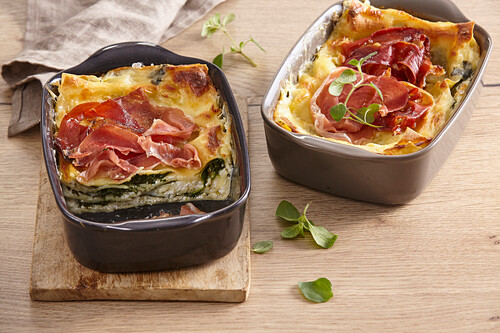 Cheese lasagna with dried ham