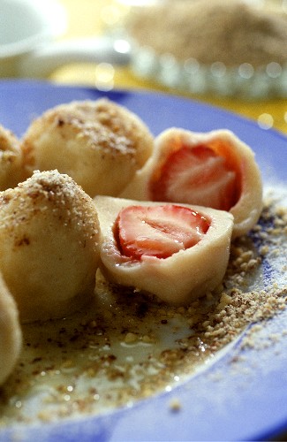 Quarkknödel mit Erdbeerfüllung