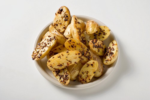 Oven-baked potatoes with caraway seeds