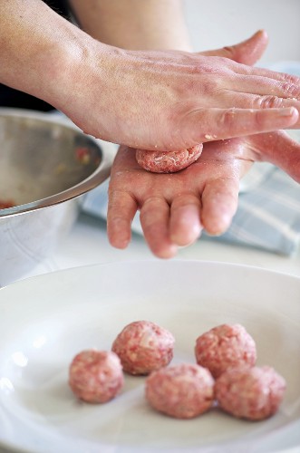 Making Swedish meatballs