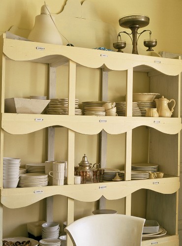 Geschirrschrank Bilder – Food-Fotos kaufen StockFood