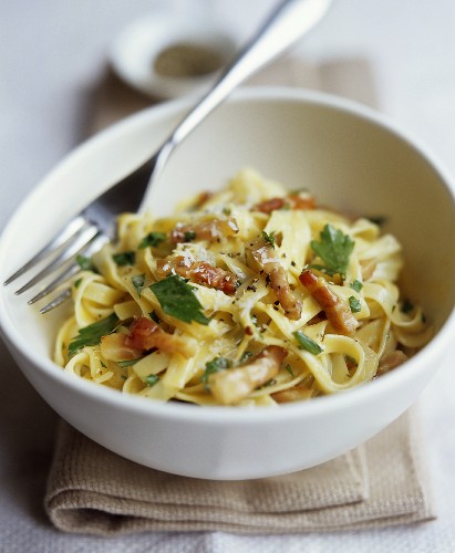 Tagliatelle with bacon, parsley, cream sauce and Parmesan