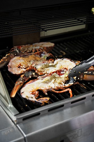 Grilling lobster