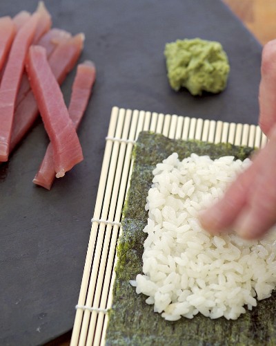 Making tekka maki (Tuna maki sushi)
