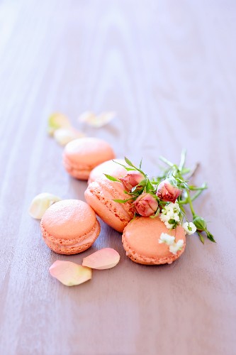 Macaroons with rose cream