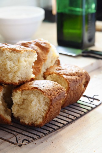 Rusks (tea cakes, South Africa) on a cooling rack