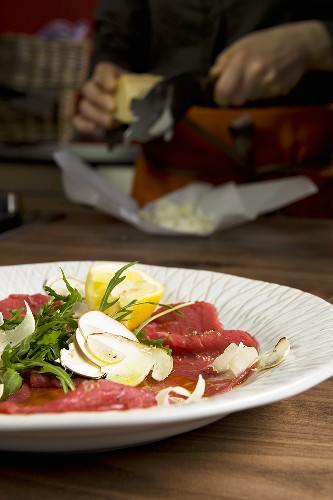 Carpaccio ai porcini (beef carpaccio with porcini mushrooms)