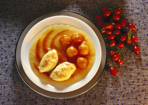 Cinnamon Mousse with Apple Sauce