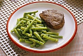 Small fillet steak with beans