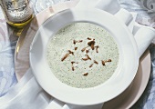 Zuppa ai finferli (Herb cream soup with chanterelles)