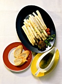 Asparagus with vinaigrette and baguette