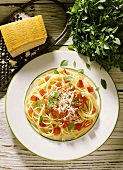 Spaghetti with raw tomato sauce