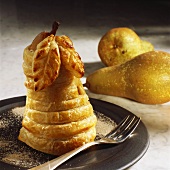 Pear in pastry rings with cinnamon sugar