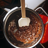 Melting dark couverture in bain-marie