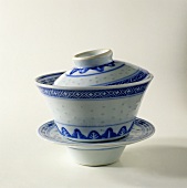Chinese bowl with lid