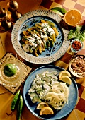 Zucchini-Kürbis-Salat & Gurkensalat mit Zwiebelringen