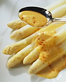 Weißer Spargel mit Krebssauce