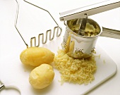 Mashing potatoes (with potato ricer or masher)