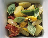 Kartoffelgemüse mit Tomaten, Paprika, Schalotten (Italien)