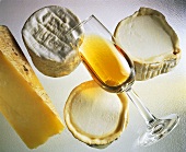 Vier verschiedene Käsesorten & ein Glas Sherry