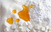 Süssmittel: Puderzucker, Zucker & -würfel, Honig (Ausschnitt)