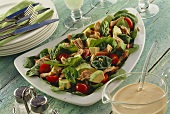 Tuna & spinach salad with avocado, tomatoes and pine nuts