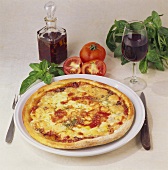 Pizza Margherita (Pizza mit Tomaten und Mozzarella, Italien)