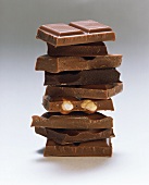 Ein Turm aus Schokoladenstücken