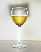 Ein Glas Weißwein