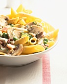 Penne with peas, ham and mushrooms