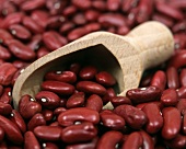 Kidney beans with wooden scoop