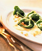 Tortellini verdi al gorgonzola (Tortellini with cheese sauce)