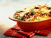 Crunchy pasta bake with mince and olives