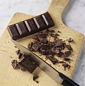 Finely chopping chocolate with a knife