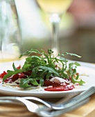 Rocket salad with beetroot and goat's cheese