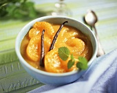 Apricot compote with vanilla pods