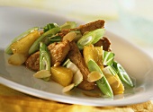 Chicken breast with ginger, spring onions and pineapple