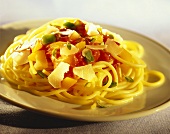 Spaghetti with tomato sauce, peppers and Parmesan