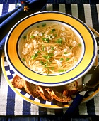 Chinesische Ei-Nudel-Suppe