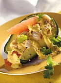 Avocado mit Jakobsmuscheln und Grapefruit