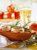 Goat's cheese gratin with rosemary on tomato salsa