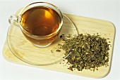 Dandelion tea (Taraxum officinalis)