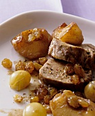 Pork fillet mignon with apples, grapes and raisins