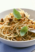 Spaghetti with pesto (food separation)