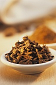 Cloves in a bowl