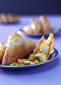Pasties with vegetable filling (samosas)