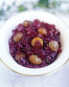 Red cabbage with shallots