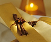 Napkins with napkin rings of cinnamon sticks & star anise