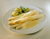 Asparagus with hollandaise sauce and parsley potatoes